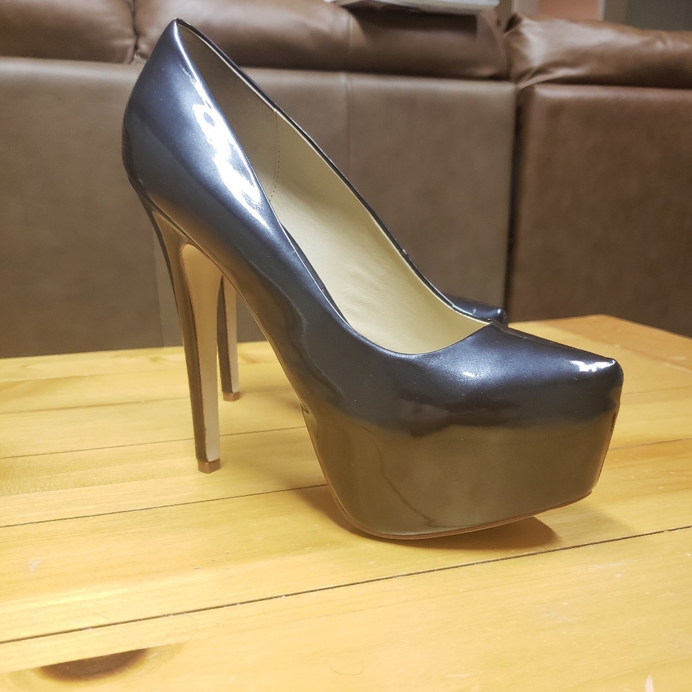 Steve Madden Dejavu Pumps in Rare Patent Grey 9.5